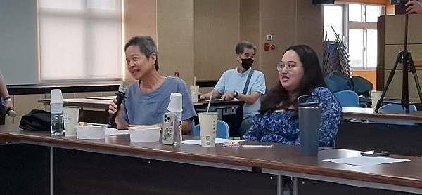 卵巢腫瘤大如籃球達文西結合單孔腹腔鏡免開大刀傷口不到3公分