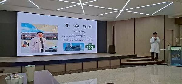 卵巢腫瘤大如籃球達文西結合單孔腹腔鏡免開大刀傷口不到3公分