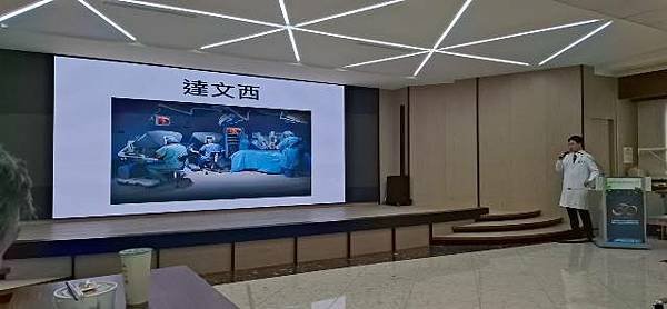 卵巢腫瘤大如籃球達文西結合單孔腹腔鏡免開大刀傷口不到3公分