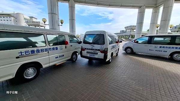熱心市民捐贈3輛復康巴士 黃偉哲感謝善舉為社會發光發熱