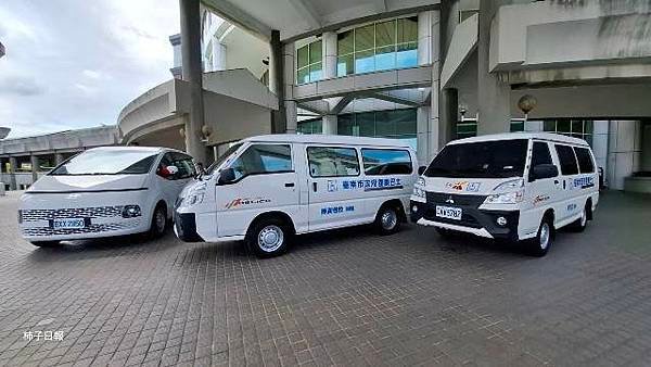 熱心市民捐贈3輛復康巴士 黃偉哲感謝善舉為社會發光發熱