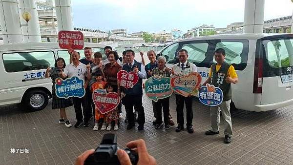 熱心市民捐贈3輛復康巴士 黃偉哲感謝善舉為社會發光發熱