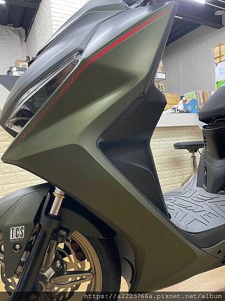 台南速克達包膜 Kymco KRV NERO180  | 犀