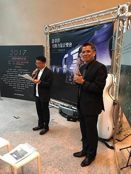 行動菩薩理事長陳志聲 與秘書長 游金洲.jpg