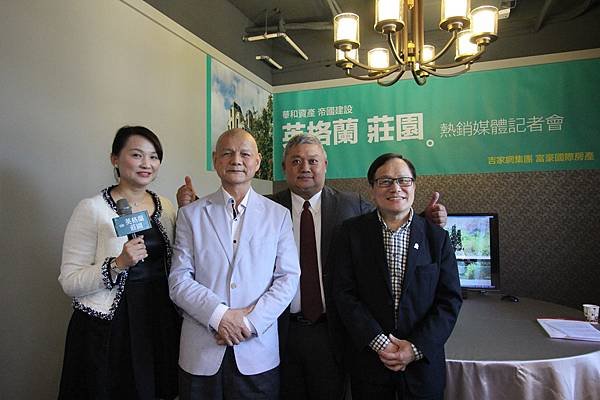 合影.jpg