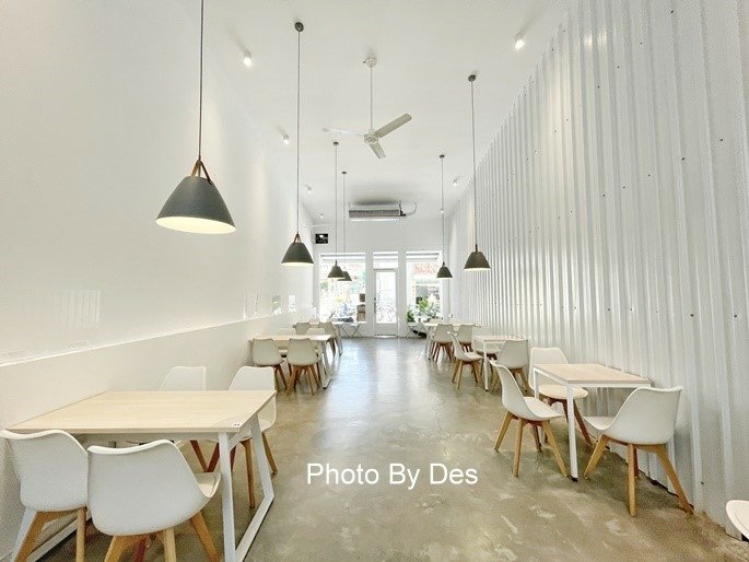 Cafe In White_03.JPG