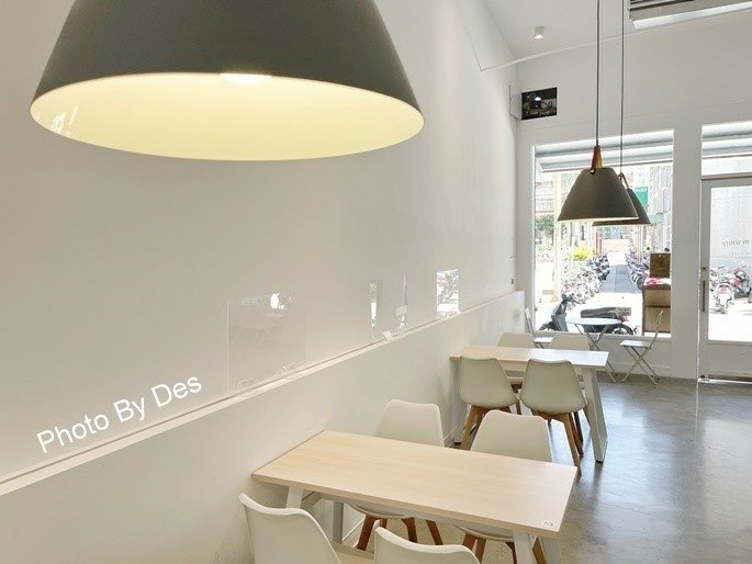 Cafe In White_09.JPG