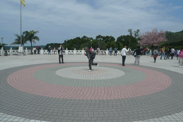 四人走.gif