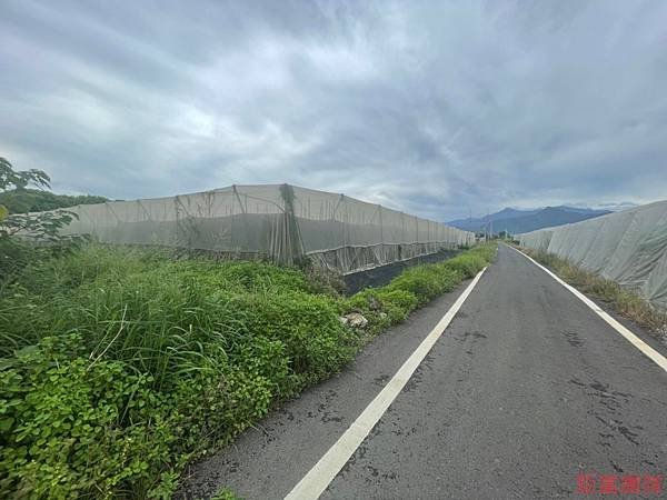 LINE_ALBUM_三面臨路生機勃勃方正農地（專約）1595萬_220609_1.jpg