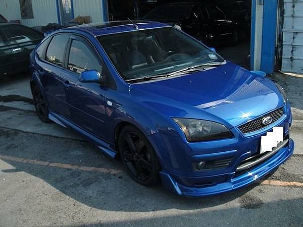 台中市 八益汽車烤漆廠  2005年 福特 Ford Focus 寶藍 完工照1(複製).JPG