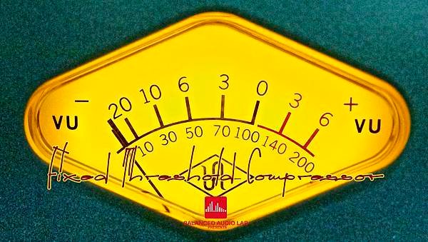 UNIVERSAL_AUDIO_710_Twin-Finity_-_Tone-Blending_Mic_Preamplifier_&amp;_DI_Box_-_VU_meter