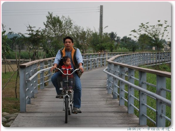 沒笑容的汝汝.jpg