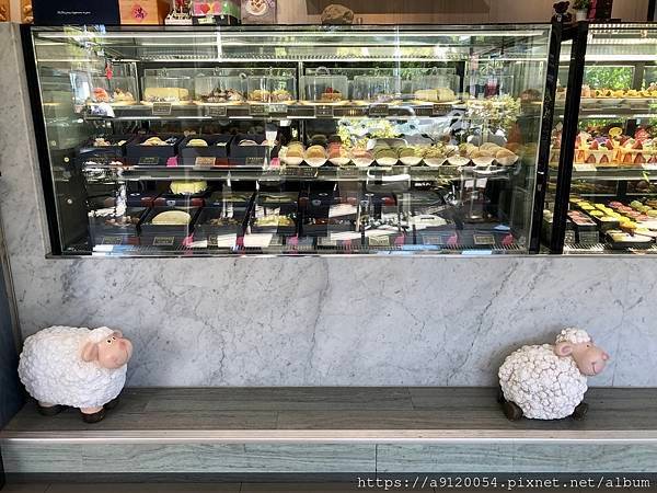 [樂食]台中 法芙妮公益店—走過路過一定想吃的 草莓可頌🥐