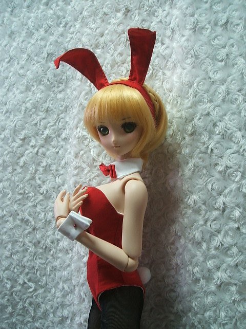喜氣洋洋賽芭紅色兔女郎
