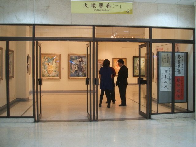 帶著美女逛畫展