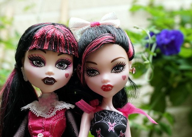 Monster High 吸血鬼德古拉之女 -- 德古萊菈