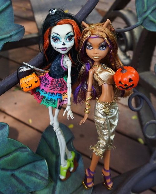 Monster High 骷顱女 &amp; 狼女的萬聖節