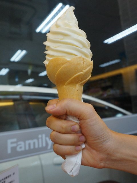 140808便利商店霜淇淋大對決 %26; 夜市魷魚大車拼 (1).jpg