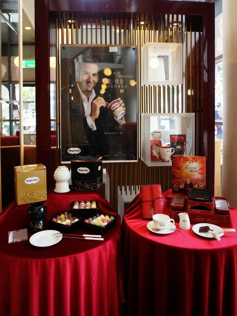 140912俏佳人與小天使嘗鮮Haagen-Dazs楓紅冰淇淋鐵板燒 (9).jpg