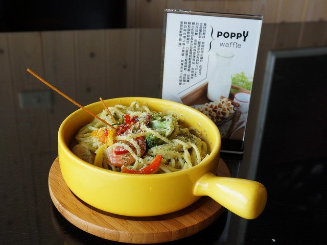 140918可愛姐妹花嘗鮮『Poppy Waffle 比利時鬆餅』 (9).jpg