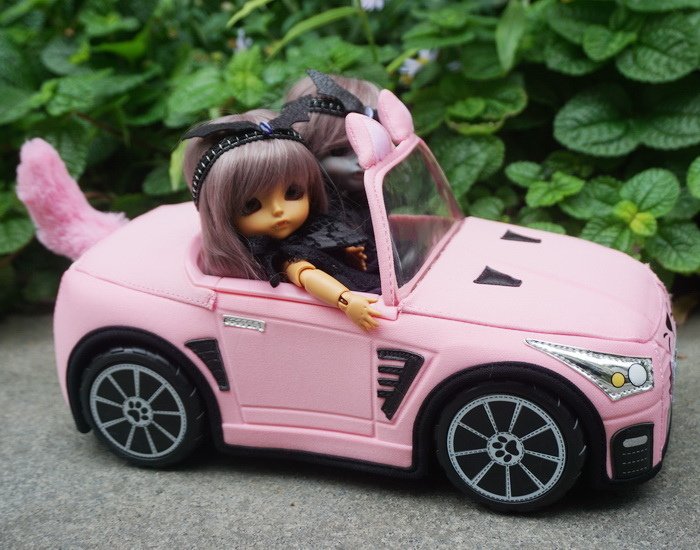 小魔女姐妹花開車兜風