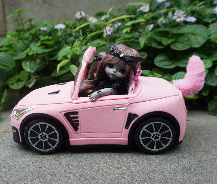 小魔女姐妹花開車兜風