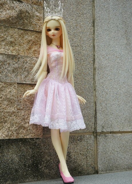 淡粉色蕾絲淑女洋裝