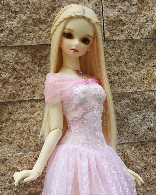 淡粉色蕾絲淑女洋裝
