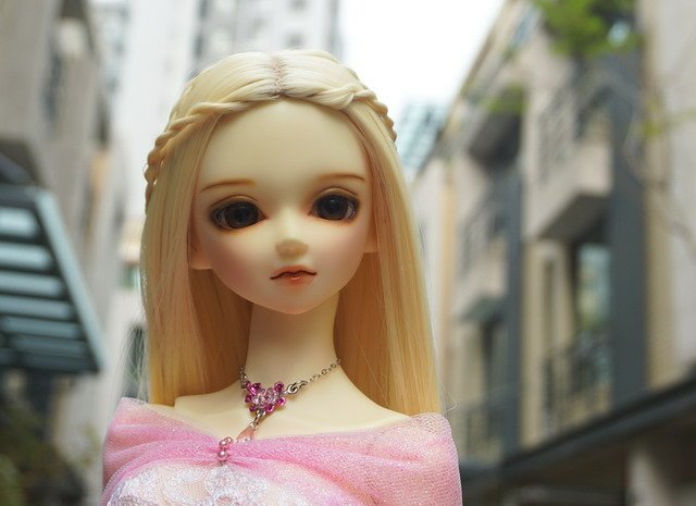 淡粉色蕾絲淑女洋裝