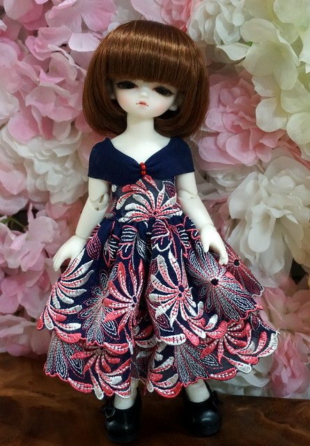 小女孩的蕾絲禮服 -- 靛藍