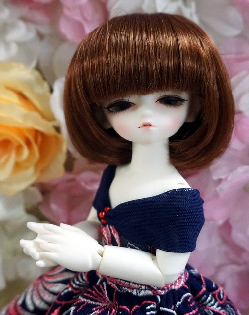 小女孩的蕾絲禮服 -- 靛藍