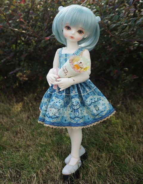 抱花束的少女