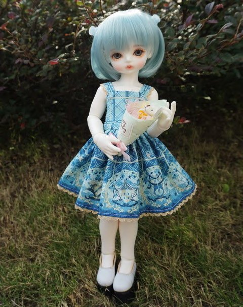 抱花束的少女