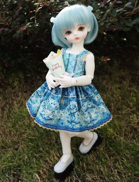 抱花束的少女