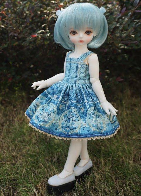 抱花束的少女