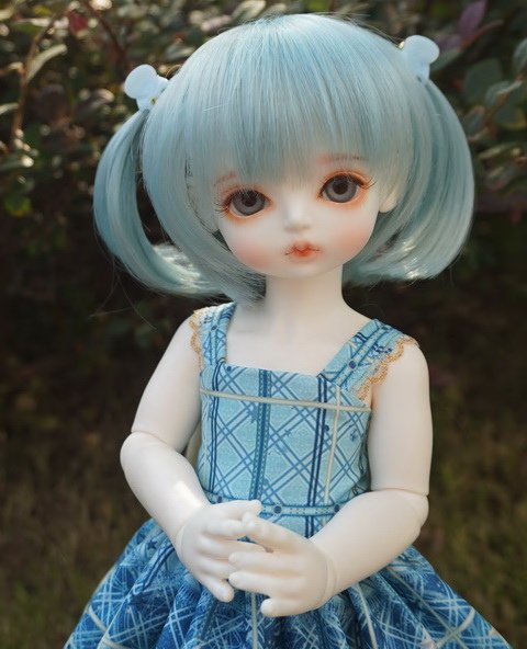 抱花束的少女