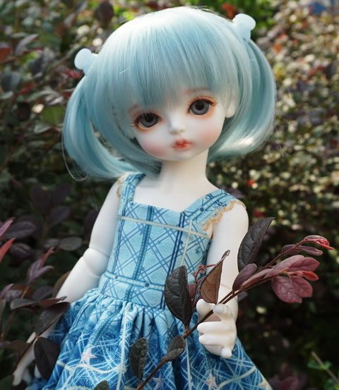 抱花束的少女