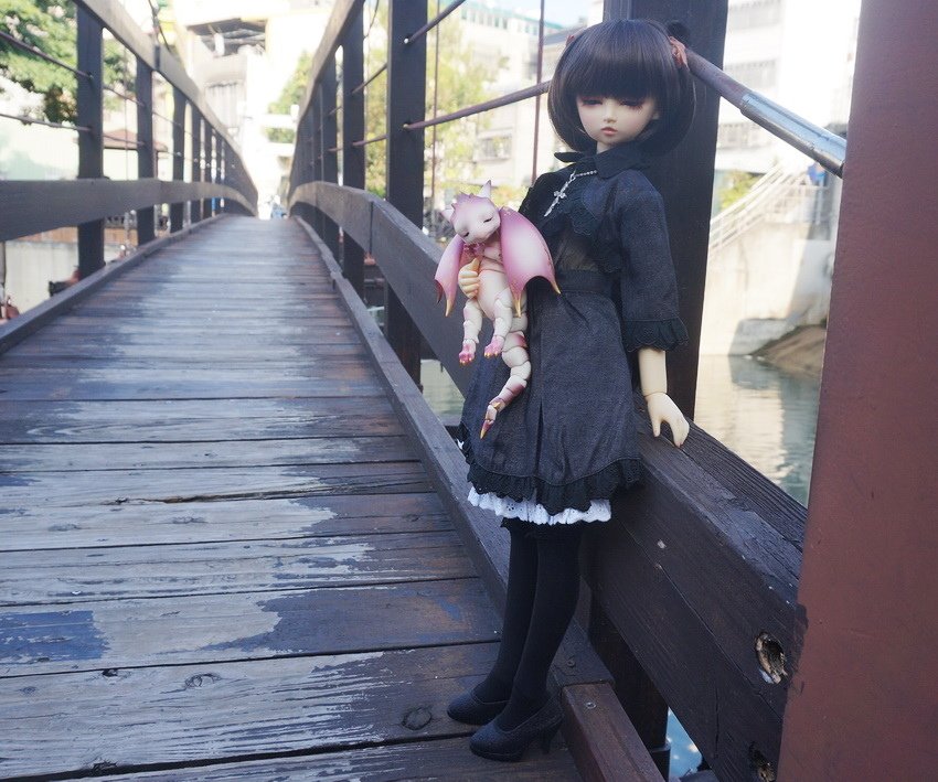 少女、飛龍與吊橋
