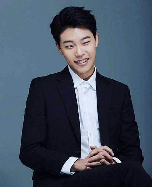 lucky-romance-Ryoo Joon-Yeol.jpg