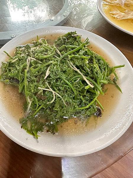 新竹尖石活魚美食。鴛鴦谷瀑布群 山泉活魚。尖石秘境鱘龍魚料理