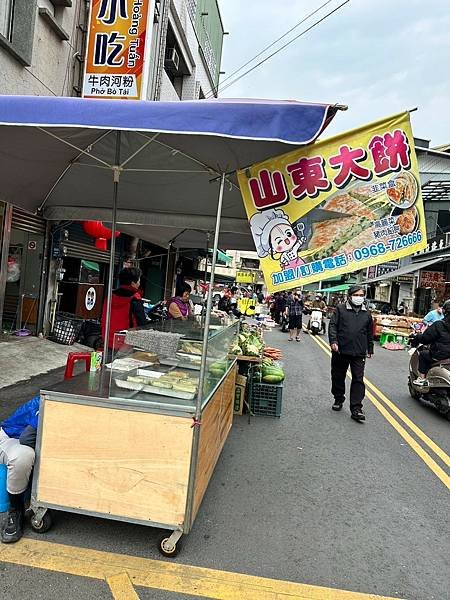 苗栗頭份黃昏市場仁愛路山東大餅■韭菜盒 蔥花卷超好吃的Mia