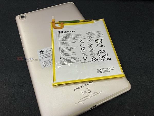 Huawei華為Mediapad M5電池膨脹.jpg