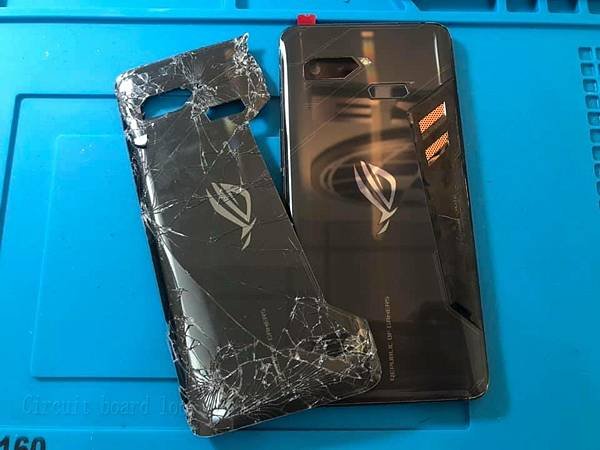 ASUS ROG Phone ZS600KL背蓋破裂.jpg