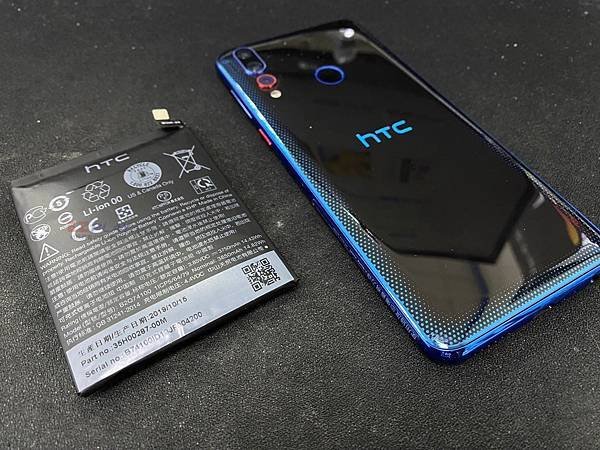 HTC D19+更換電池.jpg