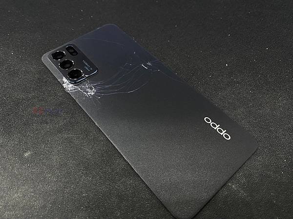 OPPO RENO6更換後蓋.jpg