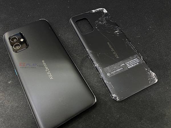 ASUS Zenfone 8背蓋破裂.jpg