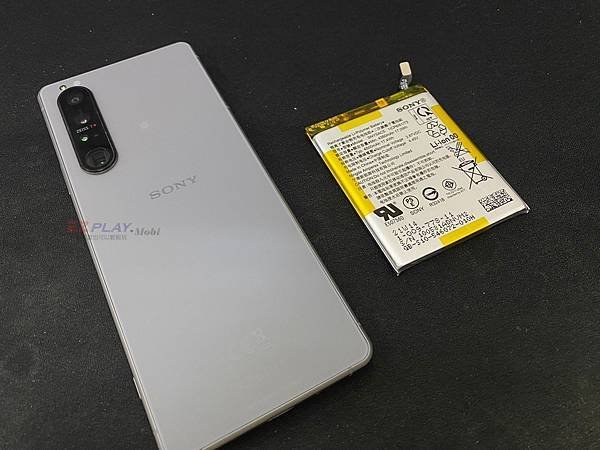 Sony Xperia1 III更換電池.jpg