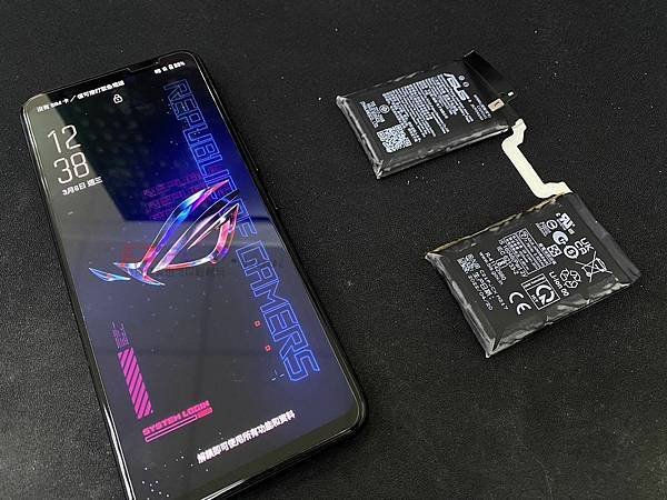 ASUS ROG6電池膨脹.jpg