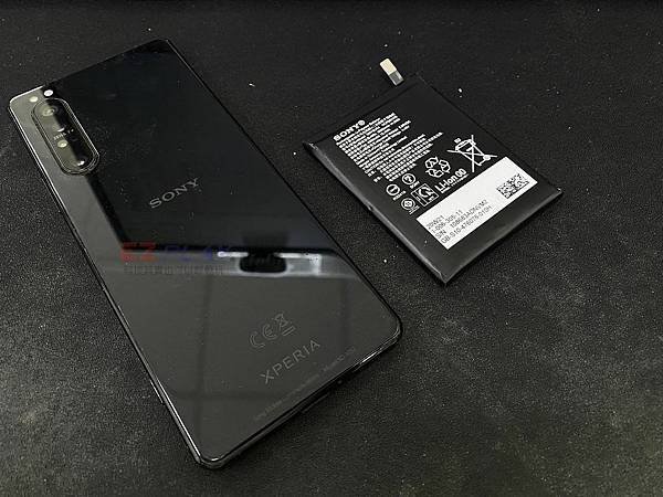 Xperia5II電池膨脹.jpg