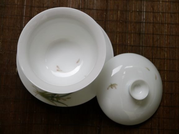 手繪蘭花紋蓋杯A-5。.JPG